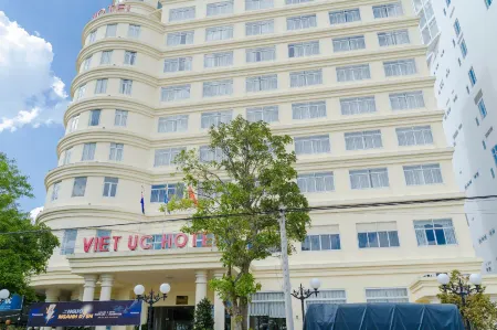 Viet Uc Hotel Отели в г. Giong Trom District