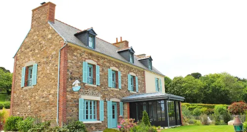 Chambres d'hôtes face à Bréhat, Maison des îles Hôtels à : Ploubazlanec