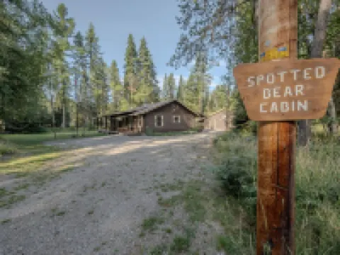 Spotted Bear Cabin For 6 Hotels in Bigfork