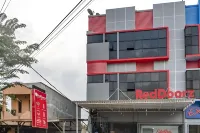 RedDoorz Plus Near Millenium Ict Centre Medan 2