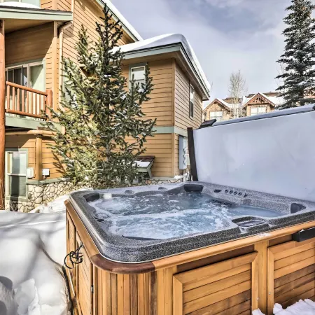 Winter Park Townhome w/ Hot Tub, Ski Shuttle!