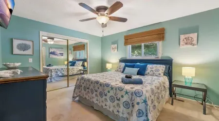 Quiet Lakefront - Hot Tub! H2O Toys! Pet Friendly!