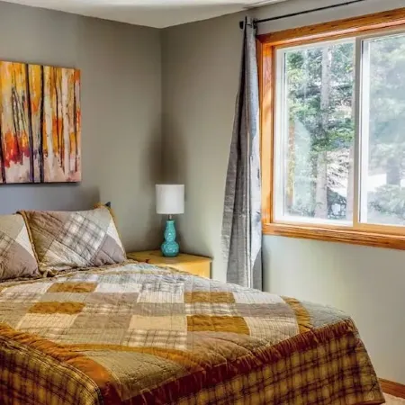 Mountain Base Camp, 2 Bedroom, Wood Stove Amazing Views, Middle of Everything