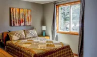 Mountain Base Camp, 2 Bedroom, Wood Stove Amazing Views, Middle of Everything