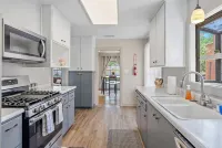 Cute Cottage Close to Downtown! w/Firepit