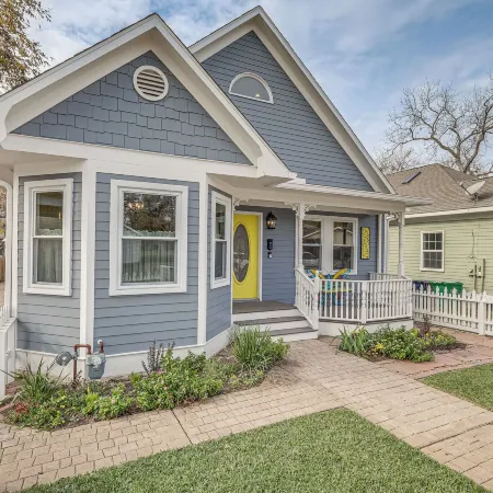Brenham Rental w/ Deck & Yard < 1 Mi to Downtown!