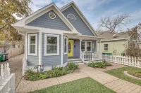 Brenham Rental w/ Deck & Yard < 1 Mi to Downtown! - WiFi