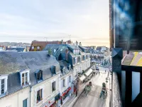 Apartment with parking on Place de Morny