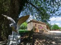 Blanquefort Hill Retreat Hotels in Blanquefort-sur-Briolance