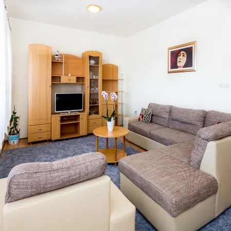 Magdales - Comfort Three Bedroom Apartment