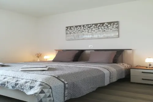 Apartment Villa Bijele Stijene - Two Bedroom Apartment with Terrace and Sea View Hotels in Karlobag