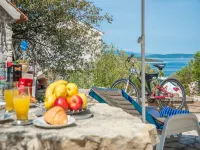 Apartments Lilly - Two Bedroom Apartment with Terrace and Sea View - Wifi