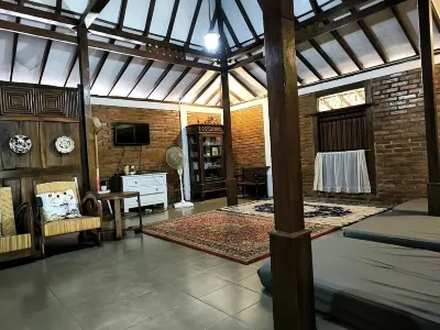Ndalem Pengkok Homestay Hotels in Pengkok