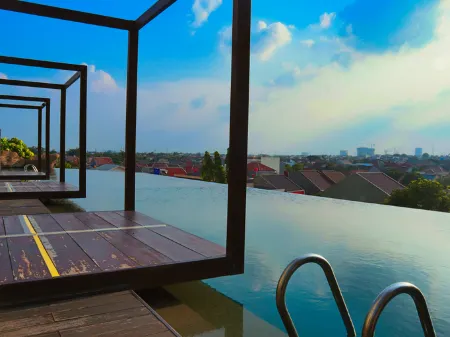 Grand Kamala Lagoon by Hera Palace Отели в г. West Bekasi