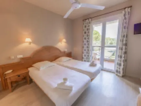 Vacances Bleues Hôtel Castel Luberon Hotéis em Apt