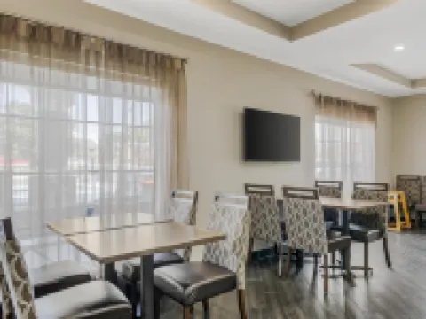 โรงแรมเบสท์เวสเทิร์นพลัส สนามบินแซนฟอร์ด/เลคแมรี โรงแรมในแซนฟอร์ด