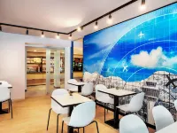 B&B HOTEL München-Airport - breakfast