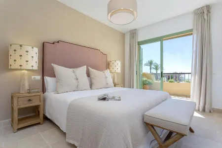 Exclusive 2BD apartment heated pool. Flamingos Golf Отели рядом с достопримечательностью «Villa Padierna Driving Range & Michael Campbell Golf Academy»