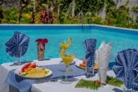 La Perla Beach Resort - Kolam Renang