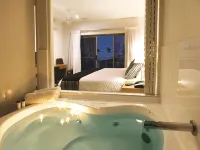 Oaks Broome Hotel - Hot Tub