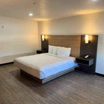 Rodeway Inn & Suites Thousand Palms - Rancho Mirage Hotels near Century Park