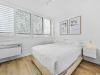Studio3: Chic Bondi Abode with Pool & A/C Hotels in Bondi Junction