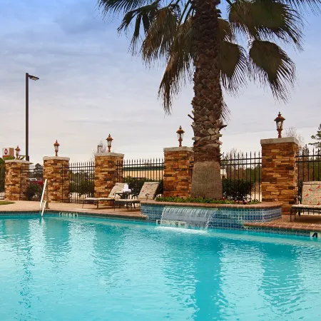 Best Western Plus Crown Colony Inn Suites