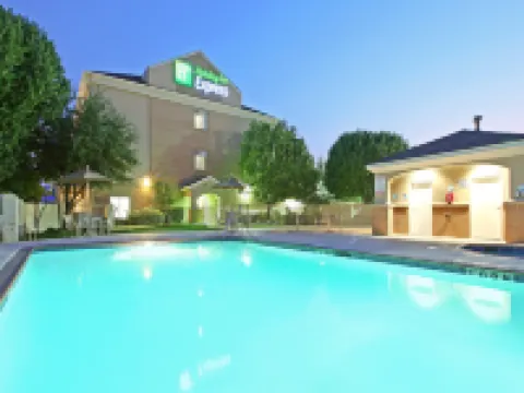 Holiday Inn Express & Suites DFW AIRPORT - GRAPEVINE by IHG Hotels in Grapevine