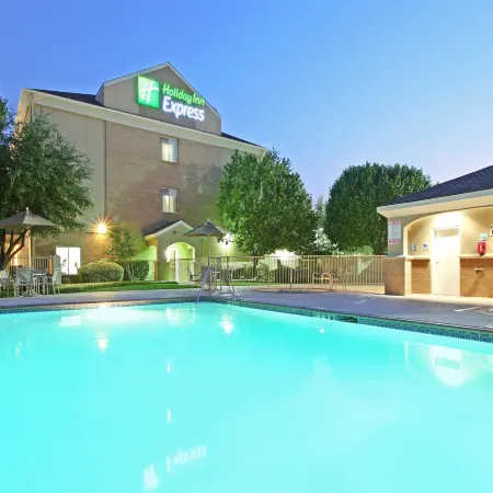 Holiday Inn Express & Suites DFW AIRPORT - GRAPEVINE by IHG