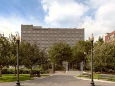 Embassy Suites by Hilton Boston at Logan Airport Hotels in der Nähe von USS Constitution