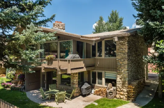 Deluxe 2 Bedroom Apartments at Resort with Outdoor Pool & Hot Tub