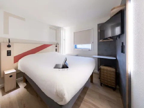Ibis Budget Bordeaux Centre Mériadeck Hotels near The Primatial Cathedral of Saint Andrew of Bordeaux