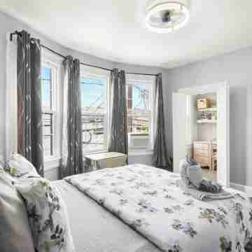 Refined 2Br • Free Parking • Easy Path to NYC Rooms