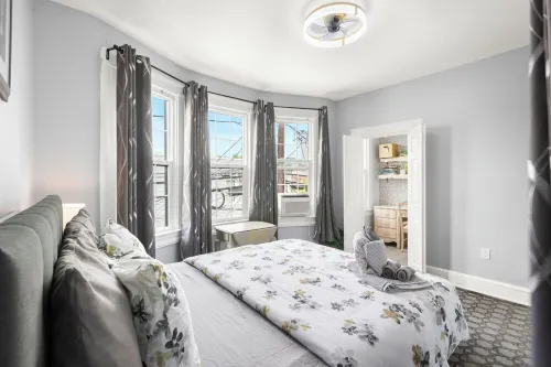 Refined 2Br • Free Parking • Easy Path to NYC