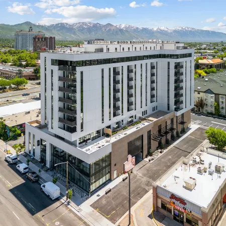 Placemakr Salt Lake City Downtown Отели рядом с достопримечательностью «Конгресс-центр Salt Palace»