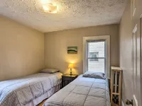 Lakewood Home w/ Yard ~ 8 Mi to Cleveland! Hotels in Lakewood