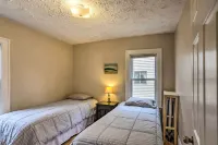 Lakewood Home w/ Yard ~ 8 Mi to Cleveland!