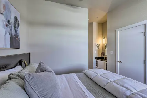 Stylish San Marcos Apt in the Heart of Dwtn! - spa