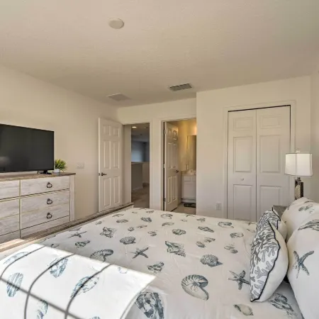 Resort Perks and Gas Grill Spacious Davenport Haven