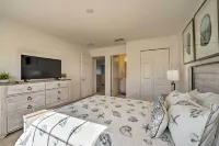 Resort Perks and Gas Grill Spacious Davenport Haven - Jacuzzi