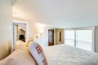 1 Mi to K-state Campus: Central Manhattan Home - 2-Star