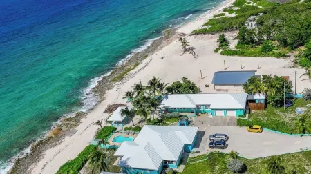 Beach House and Cottage with 2 Full Kitchens, Sleeps 16.