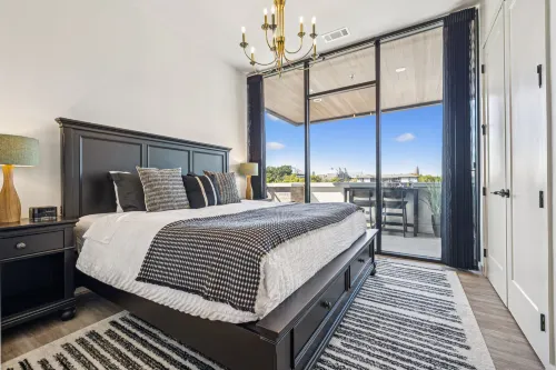 Rooftop Deck and Pool with City Skyline - Luxurious Music Row Retreat