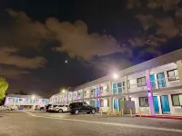 皇家旅館汽車旅館 - 停車場