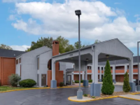 Best Western Country Inn - North Hotels near Grace Baptist Church