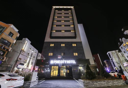 파인 시티 호텔 침실