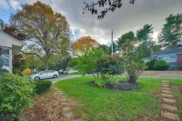 Train to Boston! Cozy Apartment in Winchester - Apartments