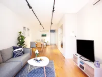 Stylish Studio with Balcony near Darling Square Hotels in Ultimo