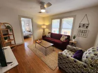 Quiet Heights Hideaway Walk to Restaurants - Bungalows