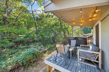 Mountain Escape With Hot Tub & Stargazing 3 Bedroom Cabin